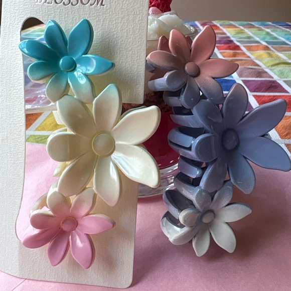💐🌷💐 Flower Hair Clips - Blue, Cream, Pink, Purple 💐🌷💐 - Picture 14 of 16